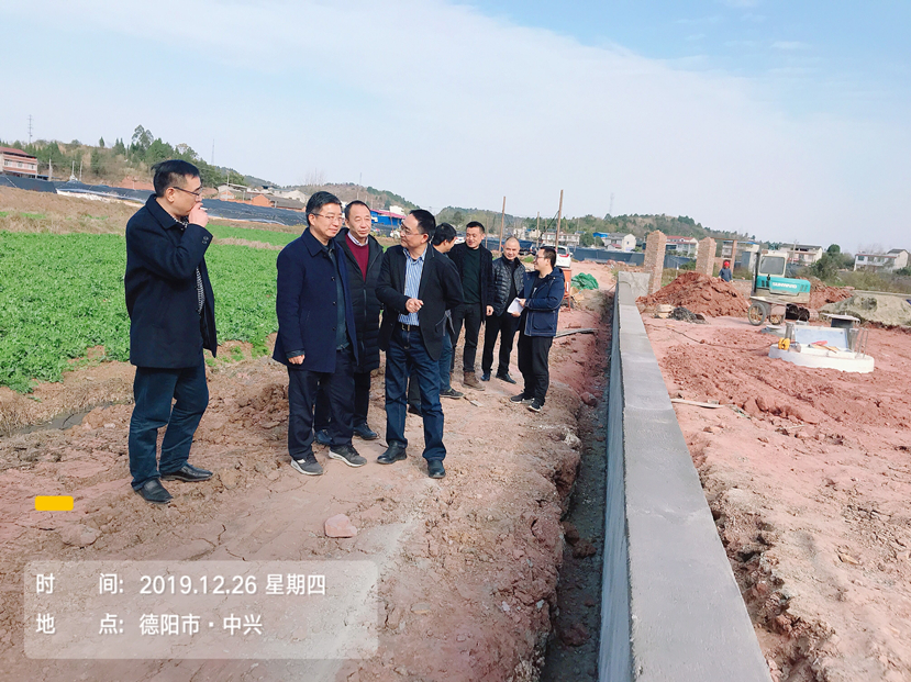 市委常委、政法委書記周新對(duì)城鎮(zhèn)污水打包項(xiàng)目展開督查