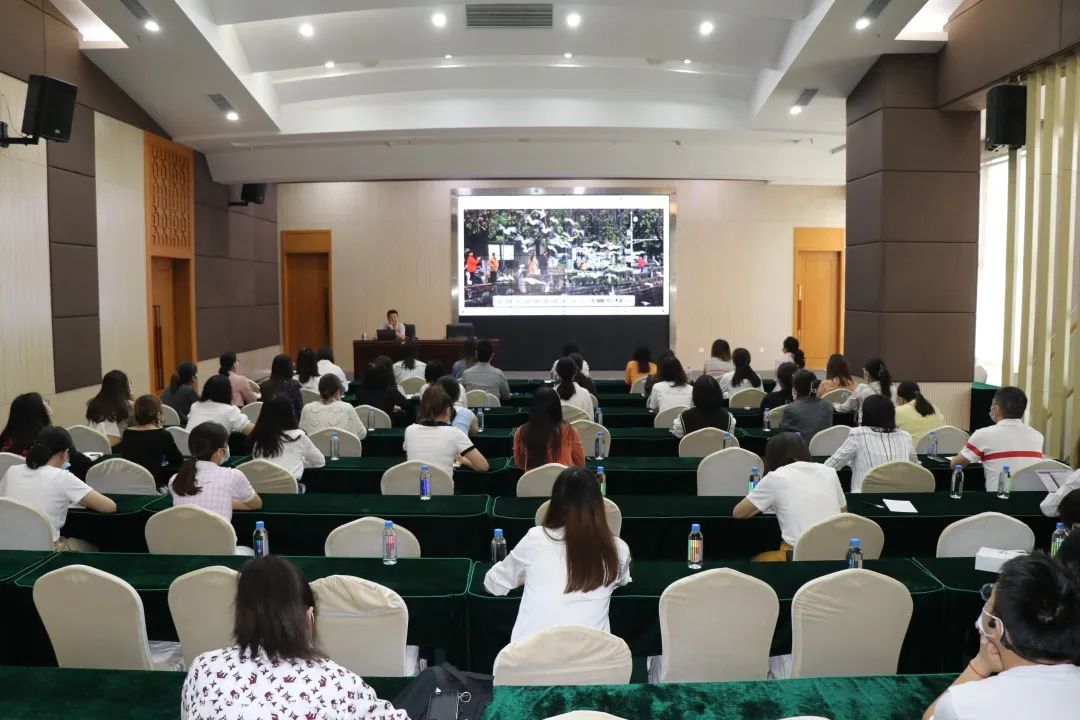 拍好圖片、講好故事、樹好形象——集團(tuán)公司工會開展“職工素質(zhì)提升課堂”之《攝影入門及提高》培訓(xùn)